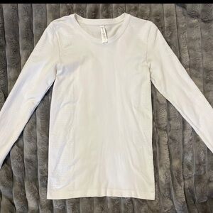 Athleta Long Sleeved Shirt - MEDIUM